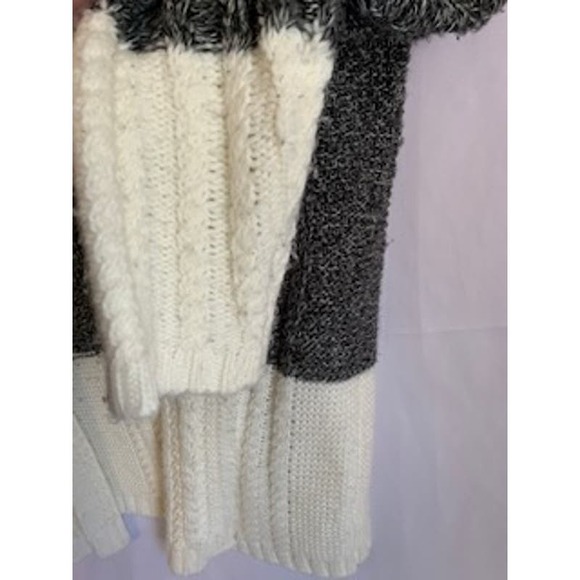 Neiman Marcus Color Block Black/Gray/White Small Open Collared Cardigan - Picture 5 of 6